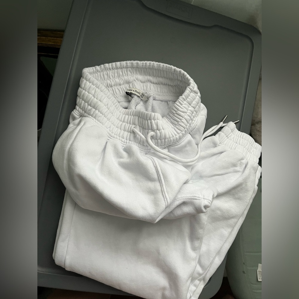 Sweatpants from Abercrombie & fitch! White. XXS. Barely worn.